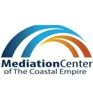 Logo of the mediation center of the coastal empire, featuring three curved lines in blue, light blue, and orange above the text.